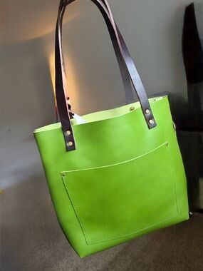 BNNU 🦄 Green Apple 🦄 Medium Classic Tote with brown handles